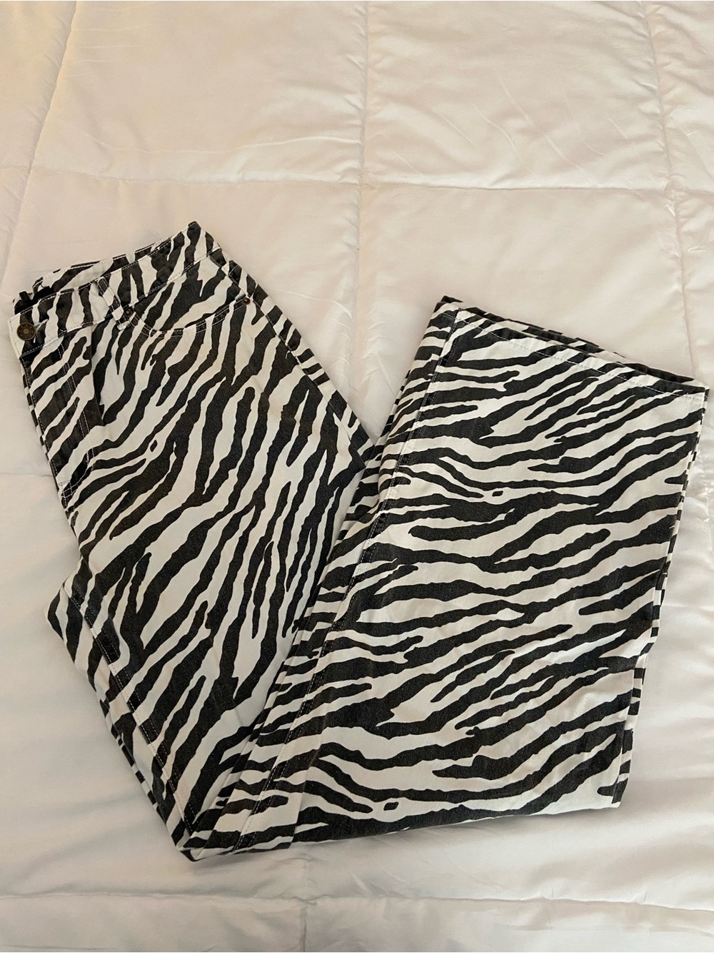 NWT LIONESS PRINTED WIDE LEG JEANS SIZE MEDIUM